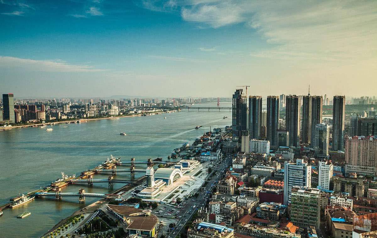 湖北奋进，勇立潮头，逐梦时代新征程